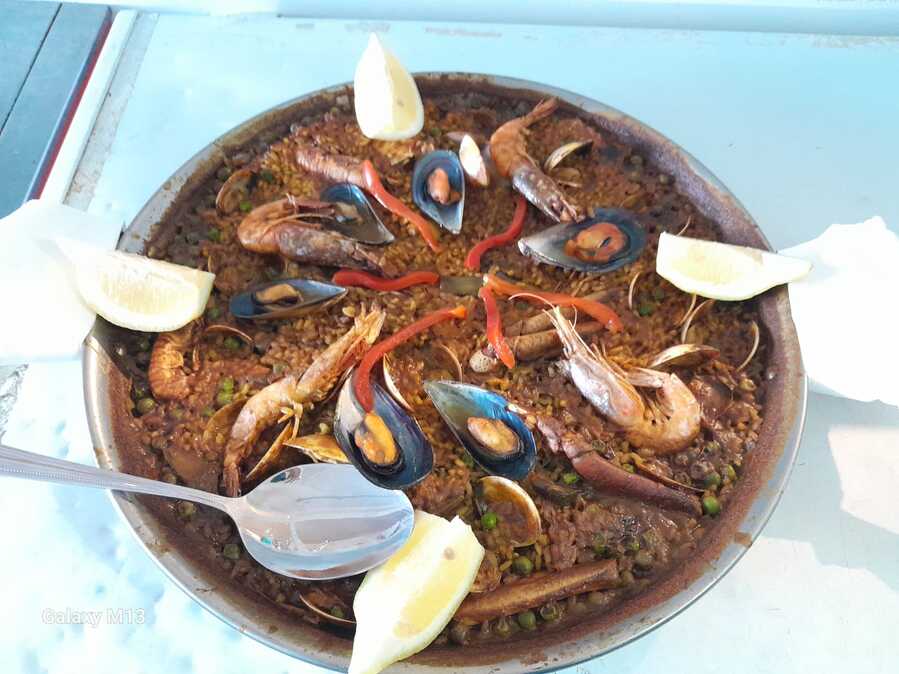 La Roqueta paella